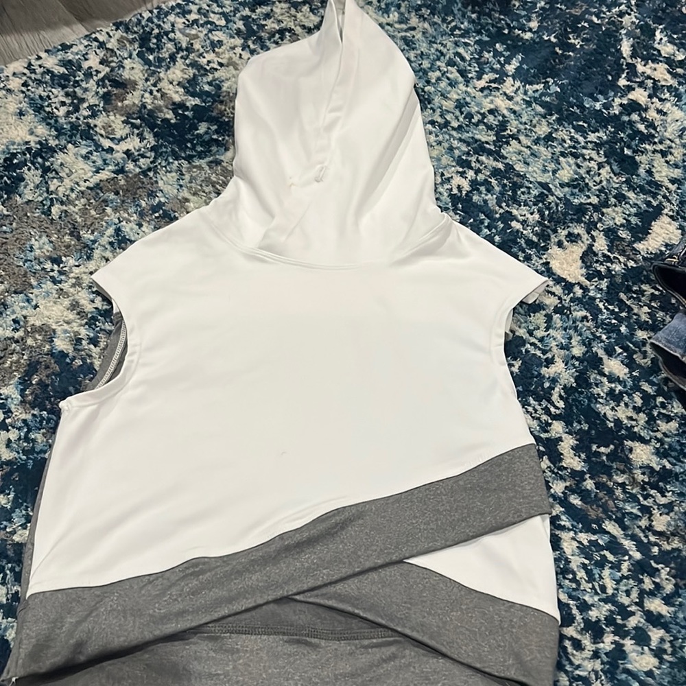 Small hooded tank top from Five dance wear